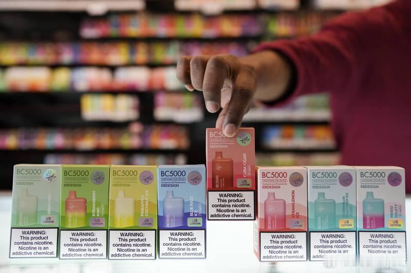 【世卫组织发布首份电子烟使用报告：儿童使用率为成人9倍，掀起新一轮尼古丁成瘾浪潮