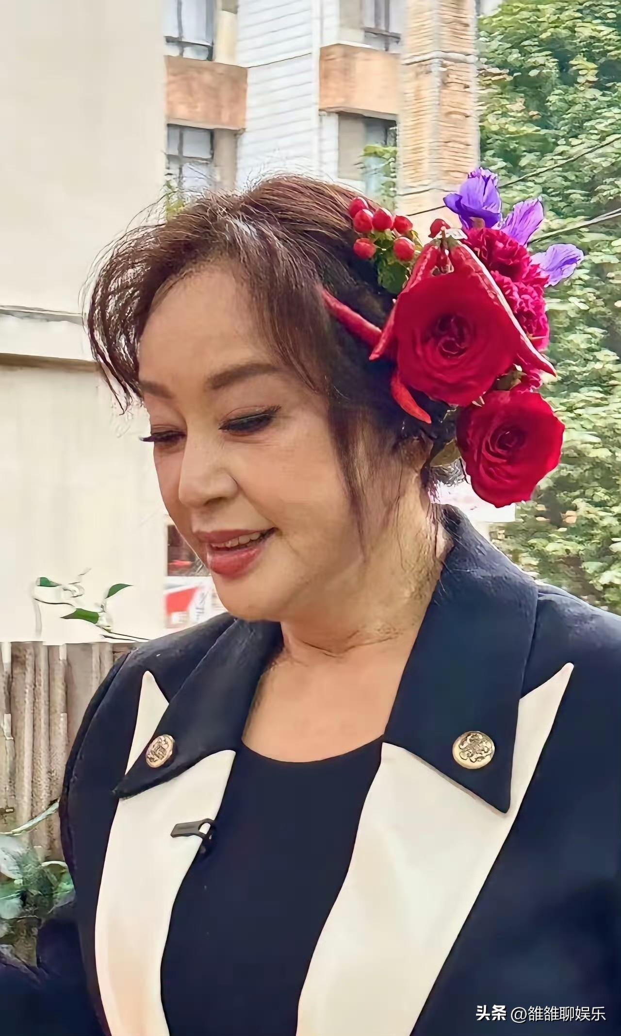 74岁刘晓庆，无美颜无滤镜，真实状况曝光。

近日，一组刘晓庆的近距离路透照曝光