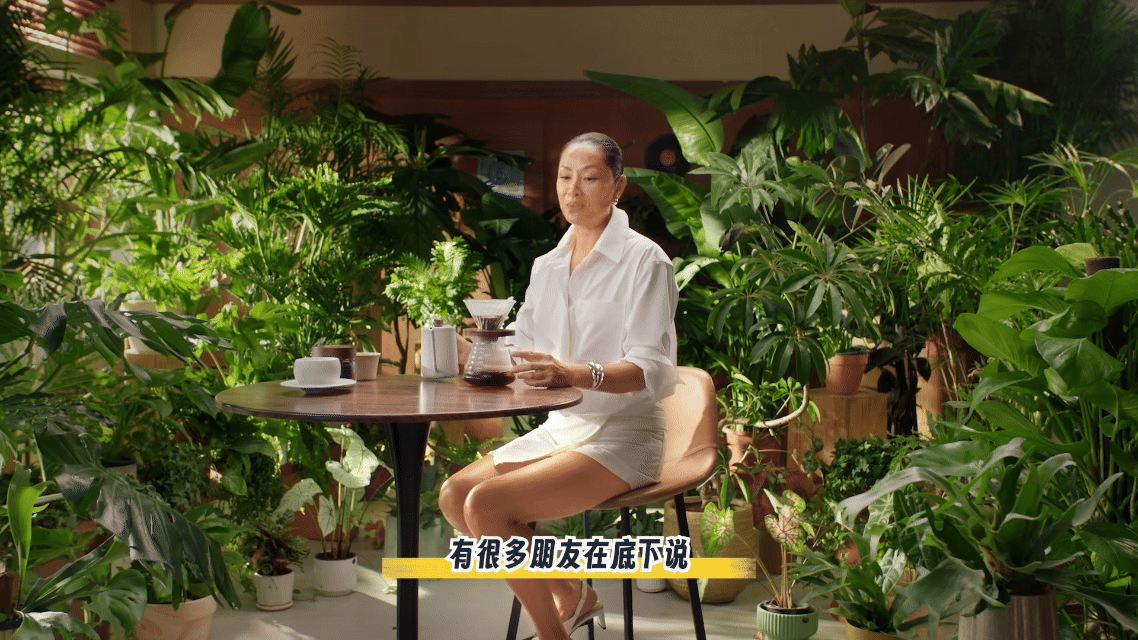 瞿颖 颈部艺人 瞿颖活出松弛状态，不内卷不激进，找到属于自己的节奏。 