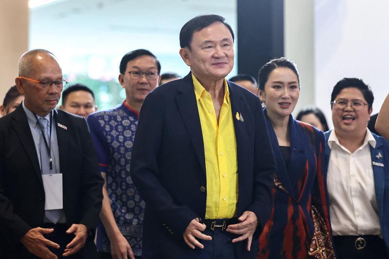 洪森通话门事件后，若不挑衅泰国边境开枪，那么，他信家族非常被动。现在好了，柬埔寨