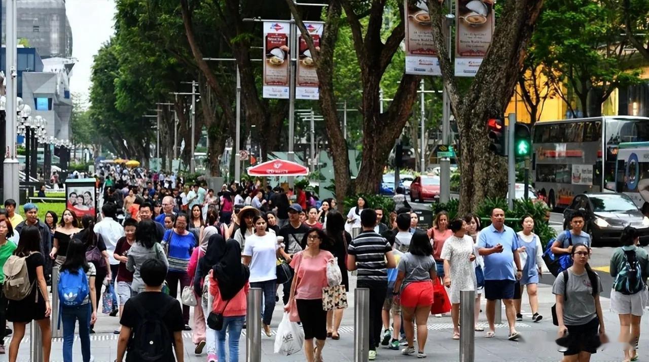 加拿大生活水平已经远远不如中国了，这可不是我说的。是一位在温哥华写代码写了十年的