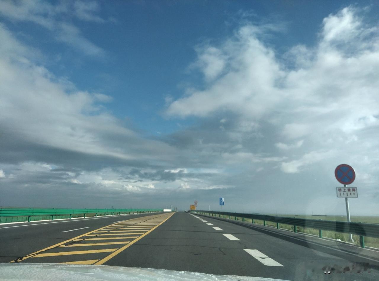 一百多公里的旅途，不知不觉已经走过大半。

昨天清晨六点出发，一路开到晚上九点才