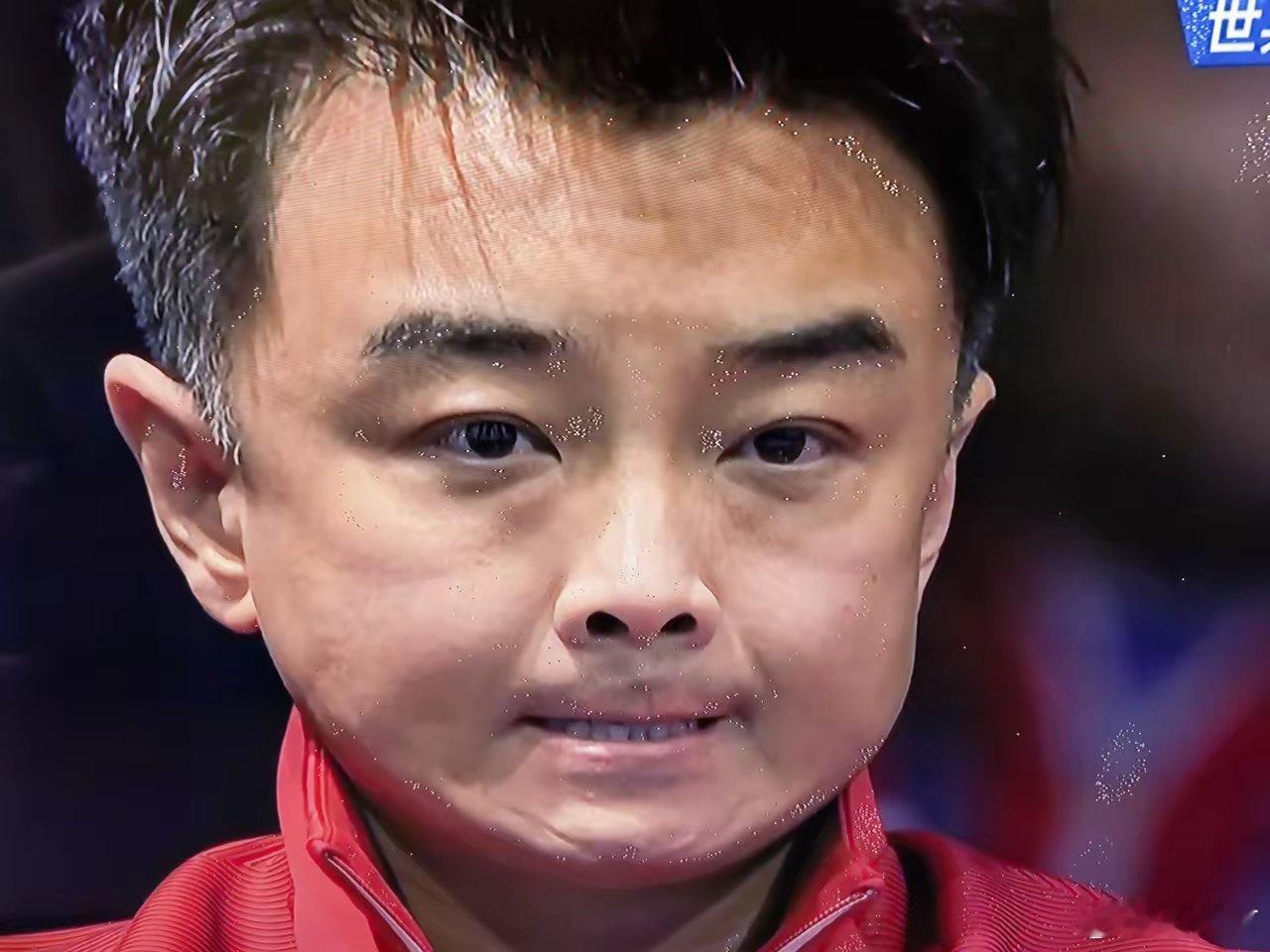 中国男团vs罗马尼亚世乒赛男团1/8决赛，中国队vs罗马尼亚队，第一场由梁靖崑对