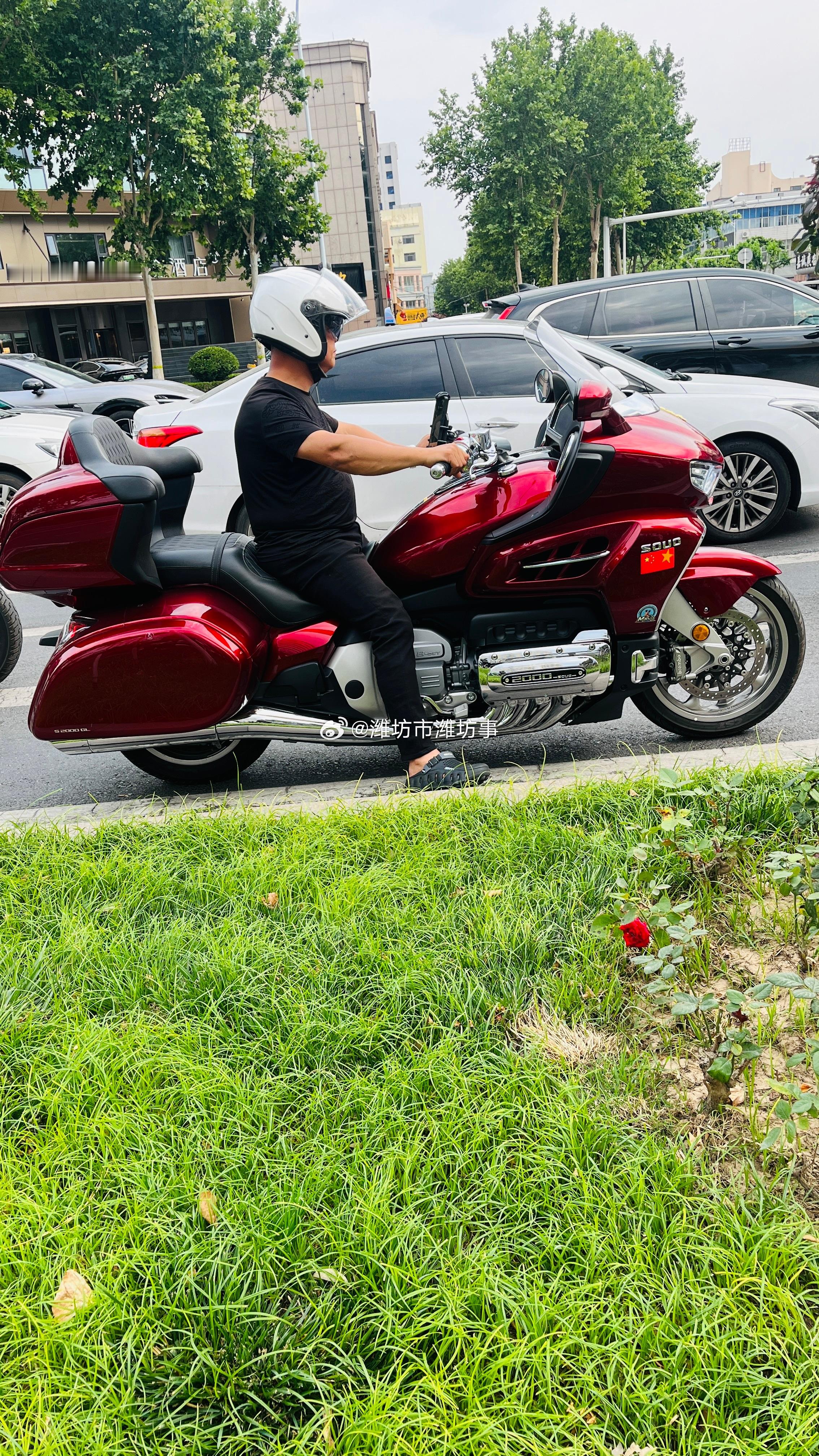 长城汽车  我们潍坊大哥骑着灵魂摩托，看着就是霸气潍坊·十笏园文化街区