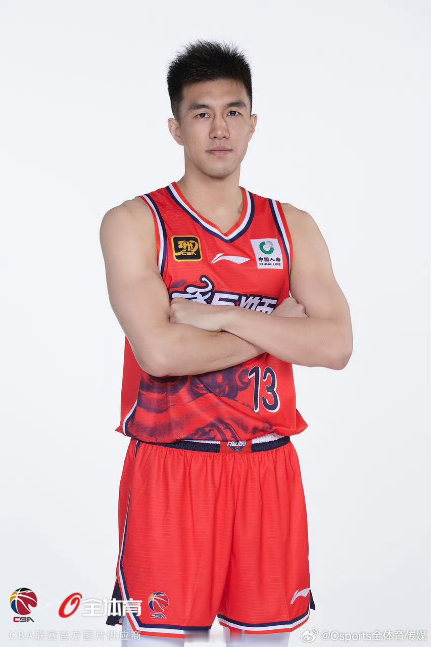 绿色变红色还是需要点时间适应…#有篮无界心潮无限##小卢篮球世界# #郭艾伦# 