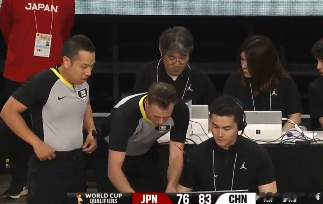 体育中国男篮 男篮世预赛继续进行，中国男篮客场87-80战胜日本男篮。赛后媒体人