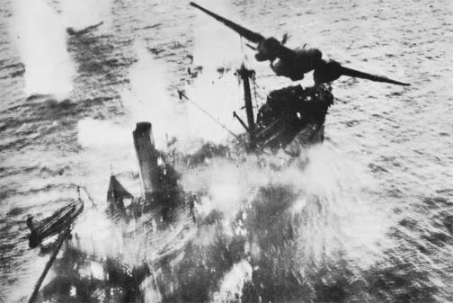 1943年，6900名从中国战场抽调出来的日军老兵，正坐船前往新几内亚，半路遭到