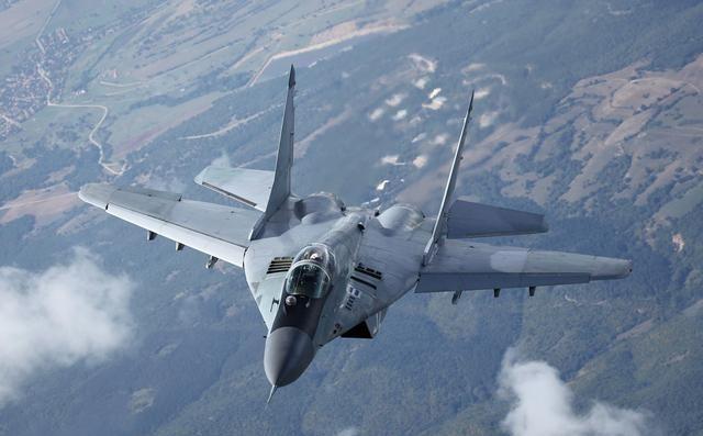 俄方专家首次公开表示，阵风战机长期被外界低估，而歼-10C并非不可战胜。他的意思