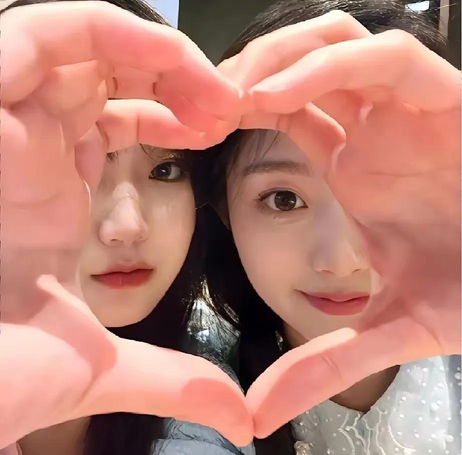 闺蜜离婚想来我家过年，
备了5000红包，
老公二话不说同意还坚决不收钱，
小妹