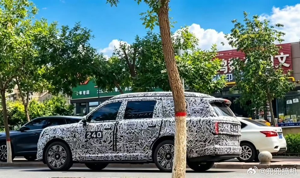 小米寻天汽车最新谍照曝光 经典鹅卵石造型激光雷达 半隐藏式的门把手 尾标可能是小