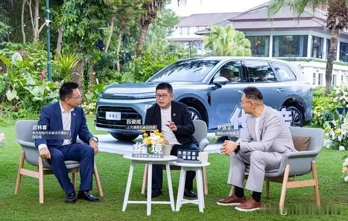 先说这个“真三排”。车身超过5.2米，轴距拉到3.1米，这底子就扎实。它的第三排