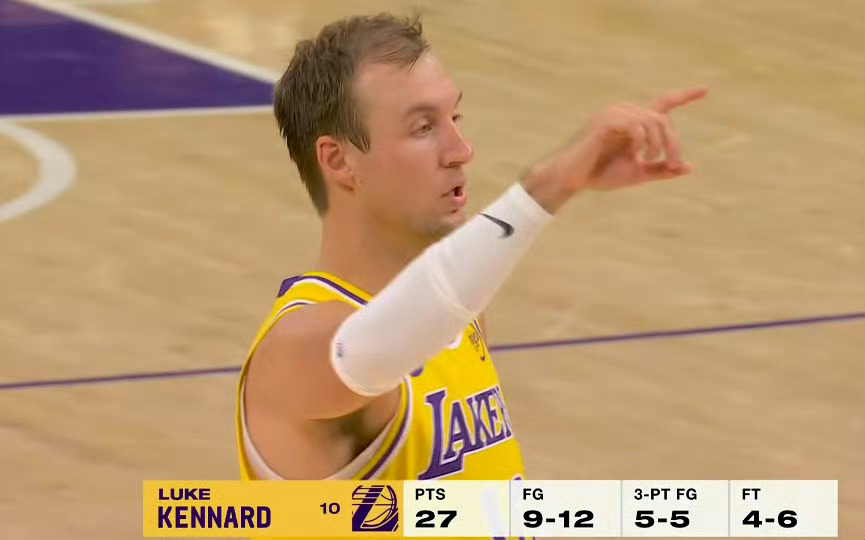 第一场拿下！洛杉矶湖人