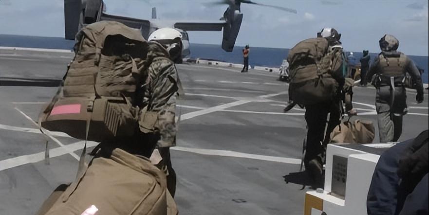 特朗普装都不装了，直接把底牌亮了出来！
 
以前美国打仗还披件“民主”外衣。现在