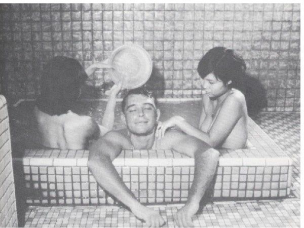 #韩国女性被献给美国大兵遭蹂躏数十年#这是什么照片？《台军在以武拒统》照片上的人