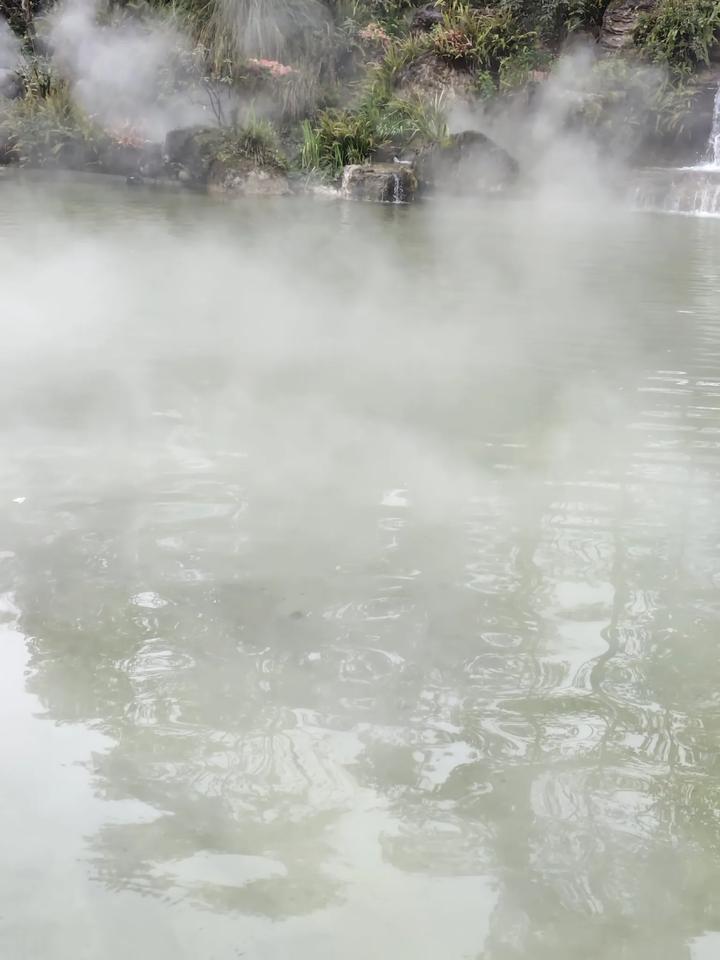上联:妹妹会琴棋书画，诚邀对下联哥哥通剑墨酒茶