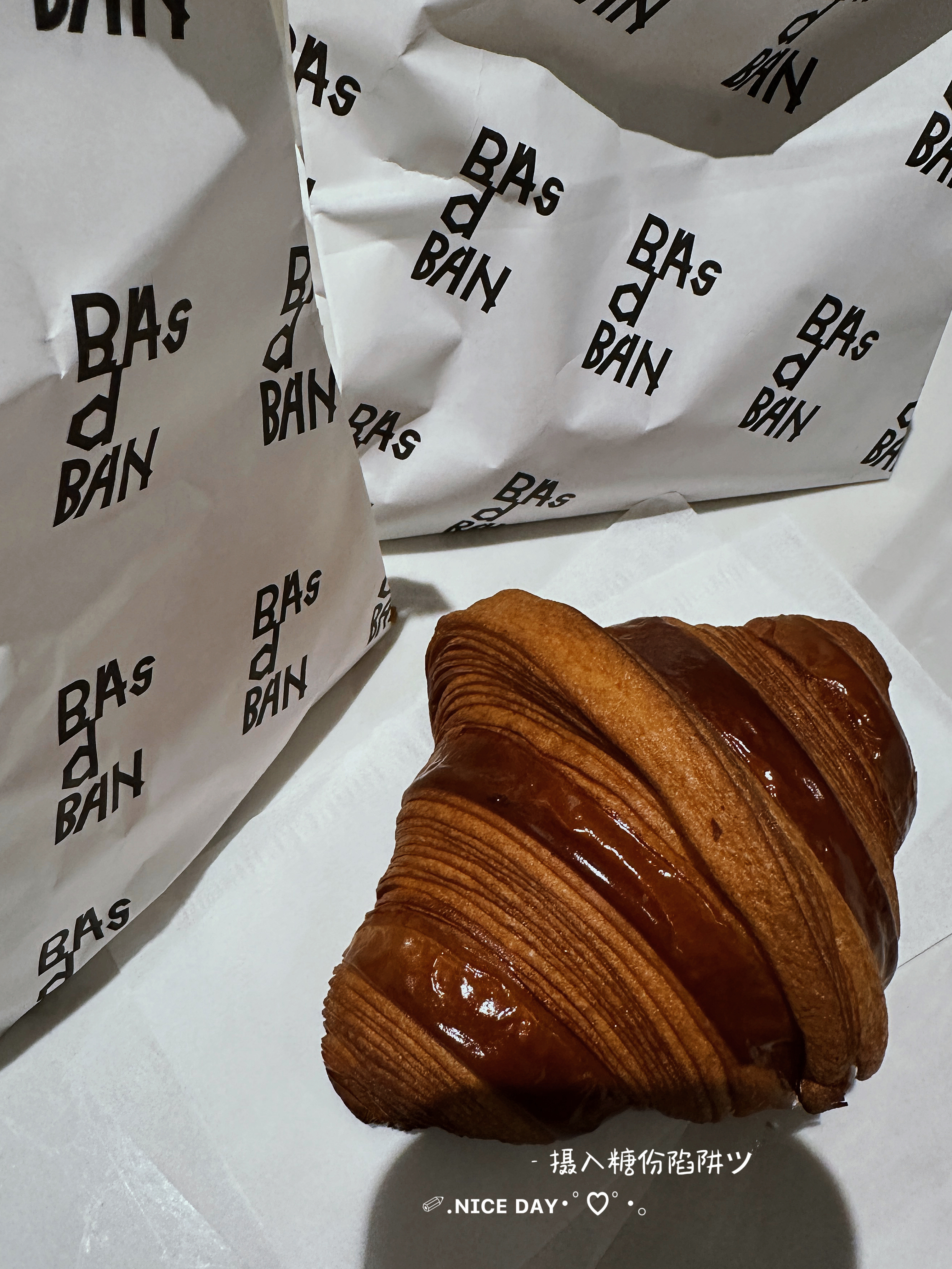 同款🥐迅速Get！627要喝爱情水，加个冰淇淋球，给爱情加点甜～瓜皮小赞和小嗷