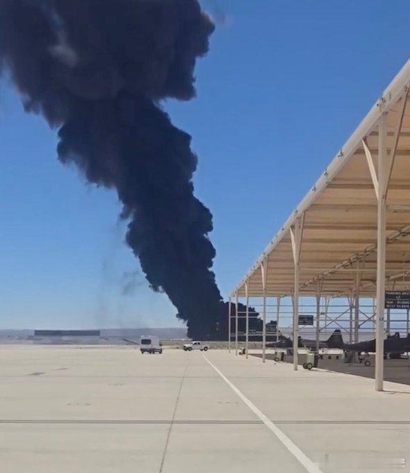 美国空军表示，B-52“同温层堡垒”战略轰炸机坠毁后，机上8人已经死亡。这架战略
