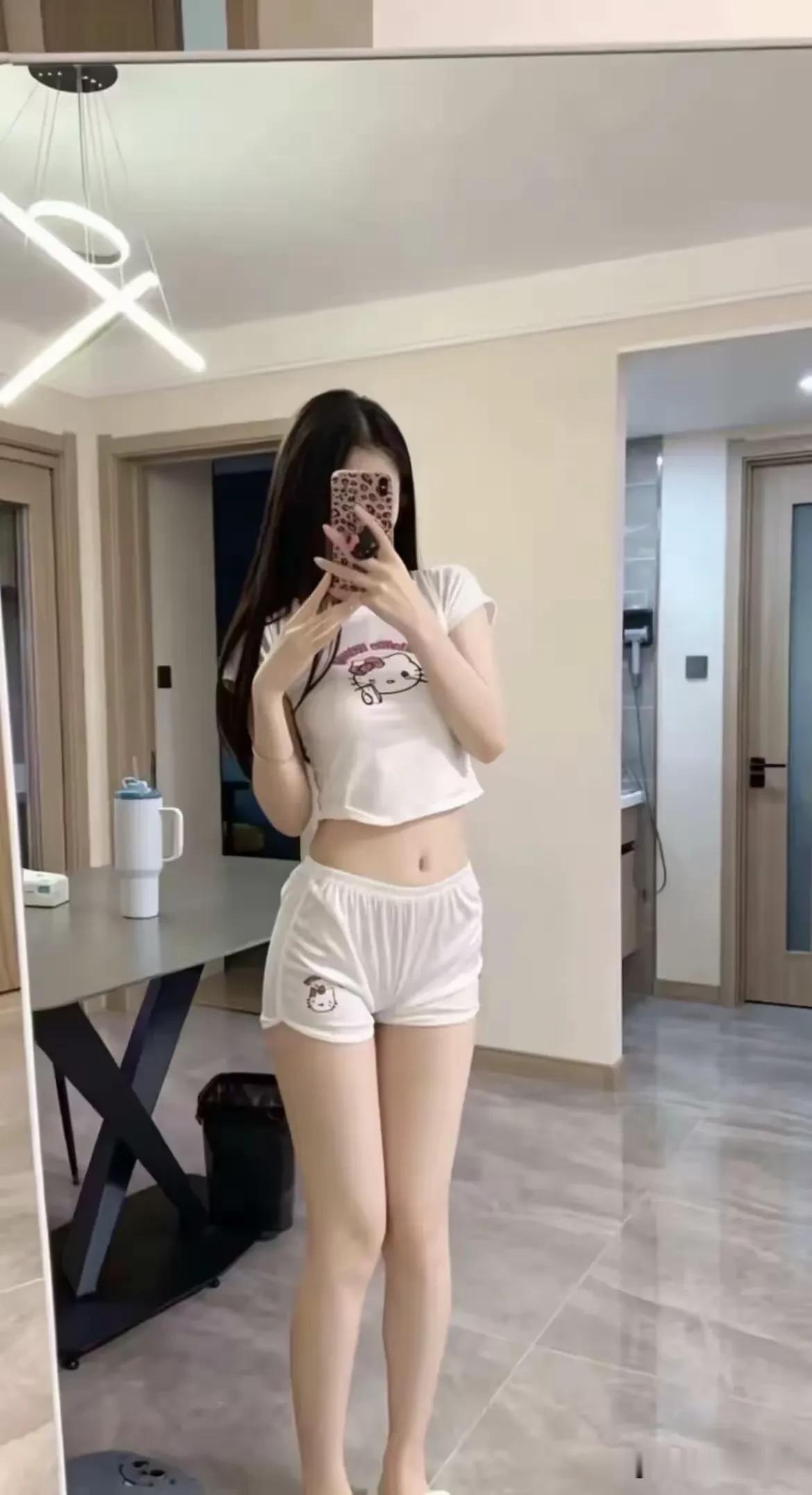 凭你的直觉，她会是个大美女吗？[大笑][大笑][大笑]