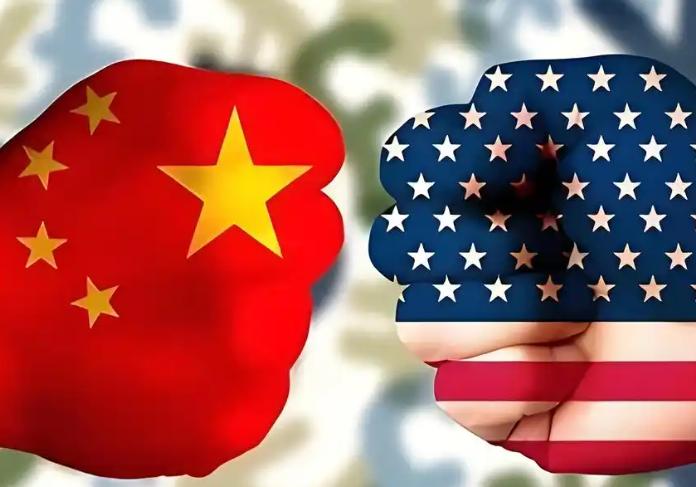 眼下，全世界都在盯着中美谁先撑不住。中国有货卖不出去，急着赚钱；美国有钱买不到东