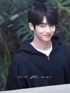 董思成吐槽尹子维脾气大董思成为了省钱点儿童套餐 为了省钱主动点儿童套餐，董思成把