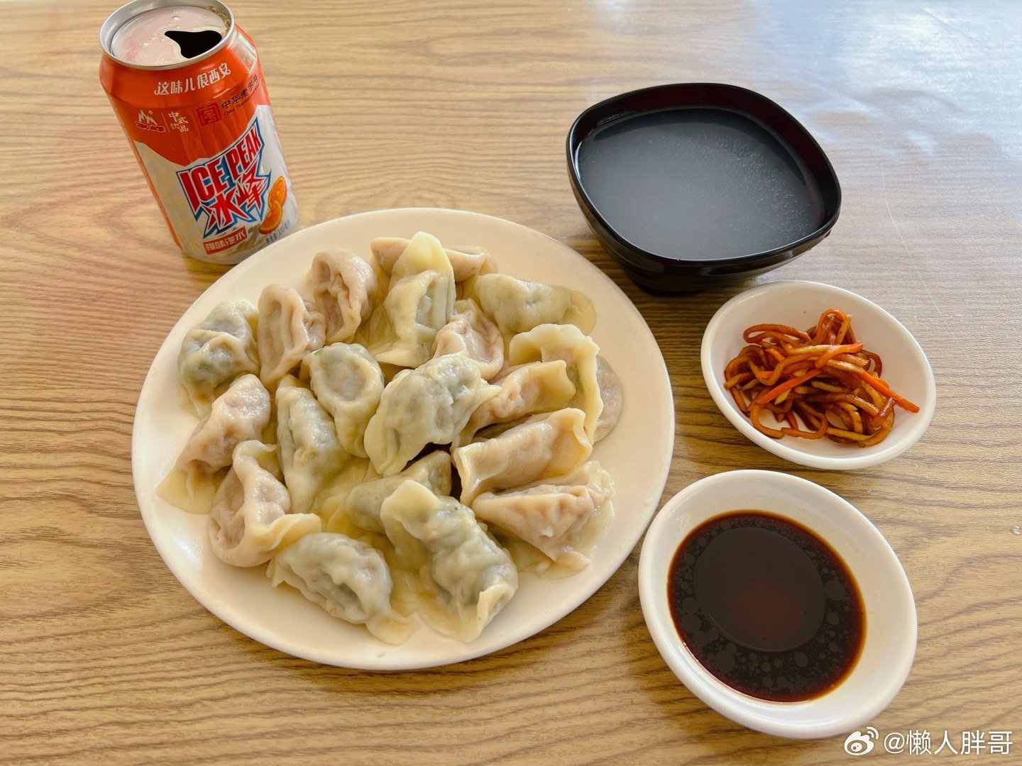 头伏饺子二伏面今天入伏，赶了个集顺便吃个饺子 ～ 韭菜猪肉+白菜猪肉双拼开个冰峰