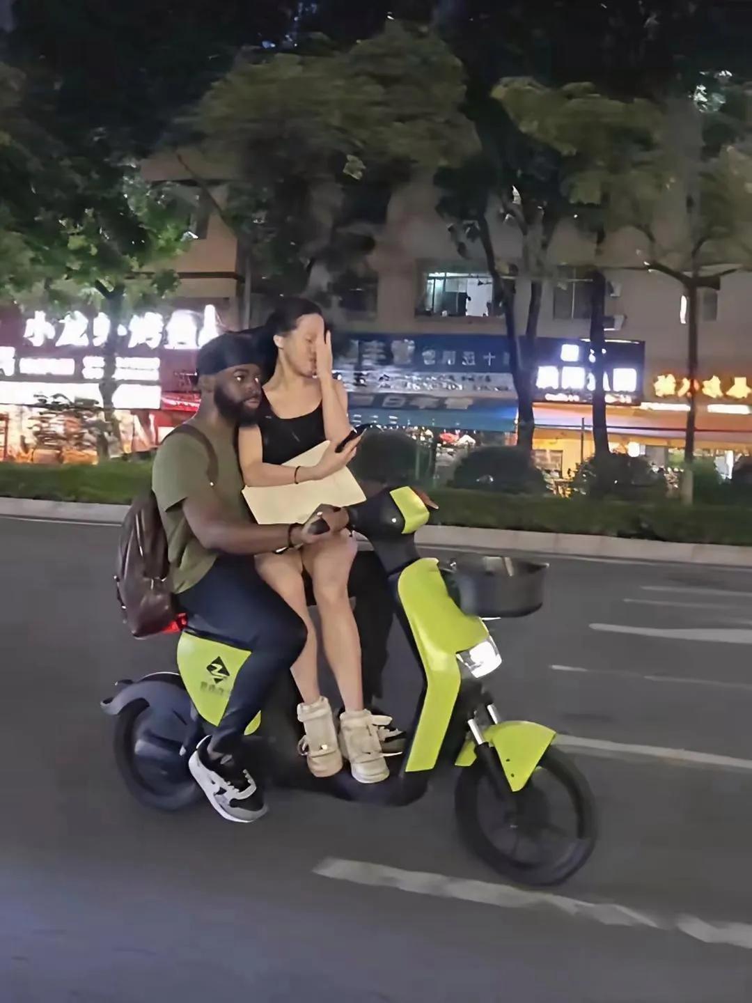 她居然还会不好意思？我真的是不懂！