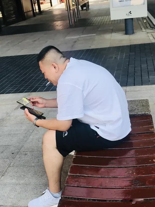 上联：读懂人生冷暖，对下联悟透世间炎凉。
