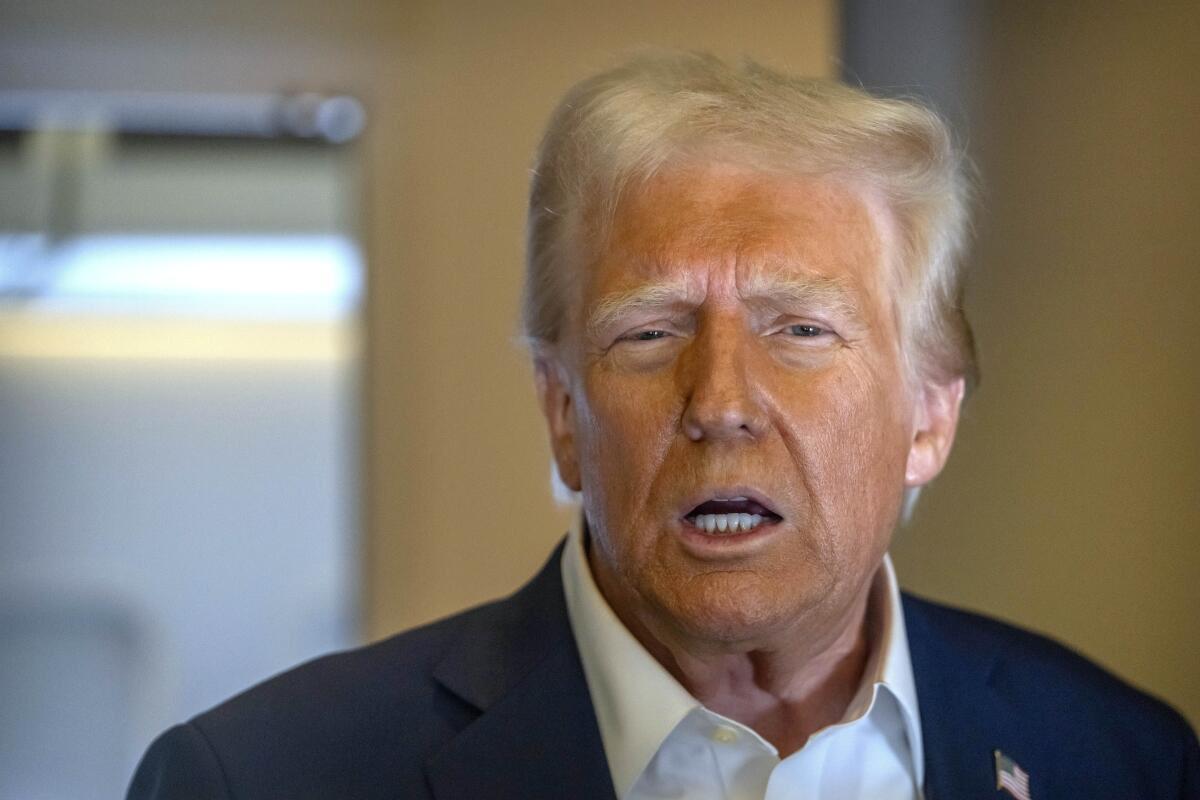 特朗普被自家媒体“打脸”！

他前脚发文说，应伊朗方面的请求，美国决定把打击伊朗