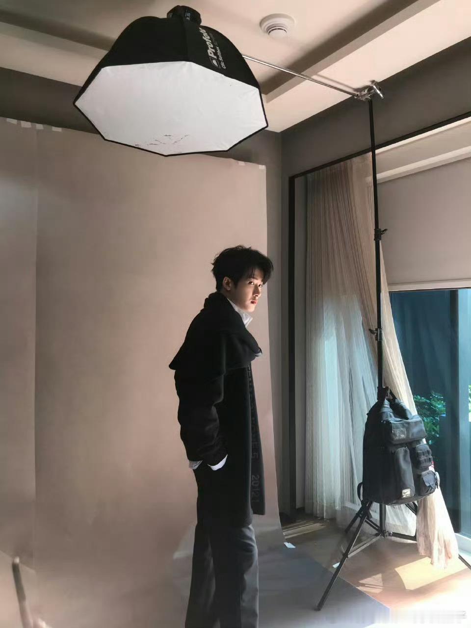 檀健次 无惧顶光美图来了 