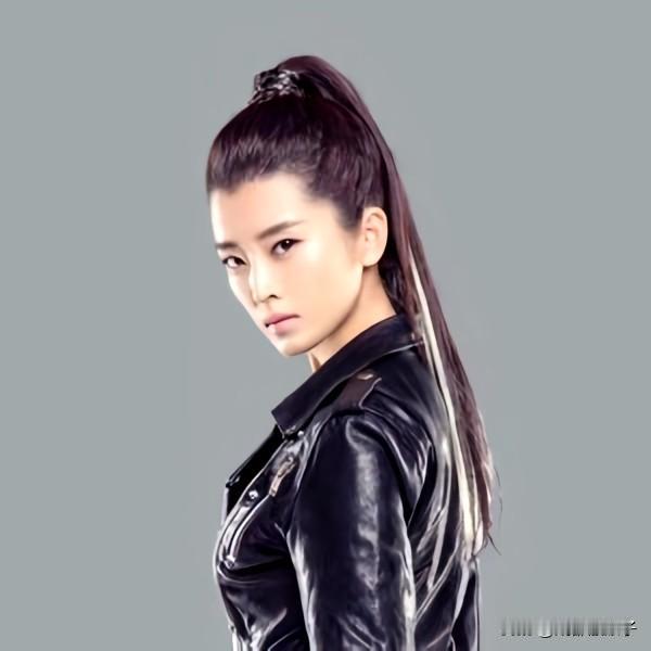 演员李若嘉分享的健康经历引发关注。她曾在视频中提到，年前确诊桥本甲状腺炎时，医生