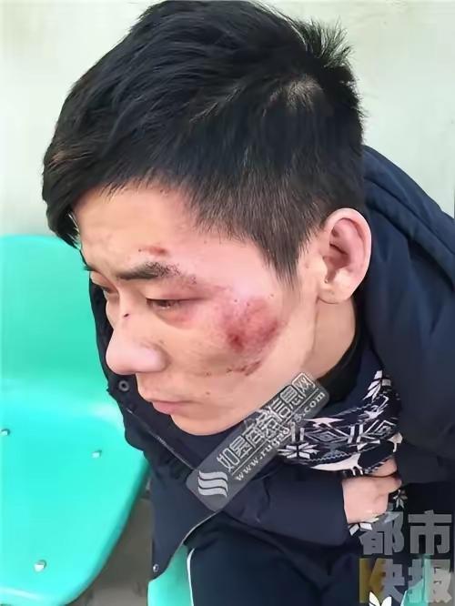 5月10日凌晨，四川一男子跑到武警营门自卫哨求救，说自己被人追打。武警官兵快速反
