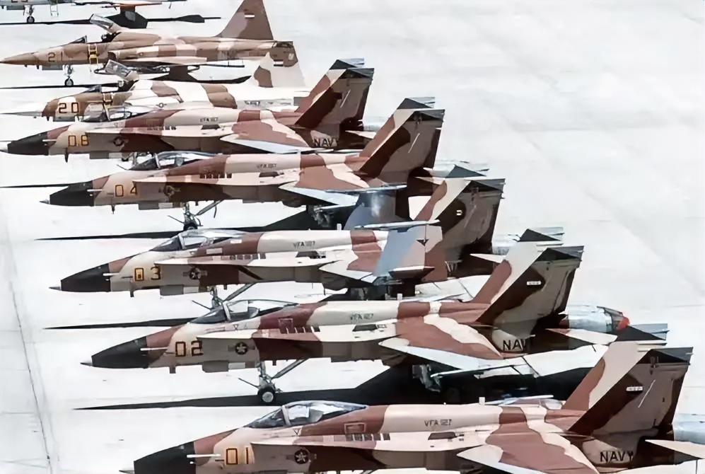 卡塔尔参战了！
3月2日，卡塔尔国防部突然宣布：成功击落两架伊朗苏-24战机，拦