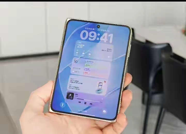 iPhone折叠屏上手苹果折叠开始预热7.8英寸内屏展开像iPad mini，液