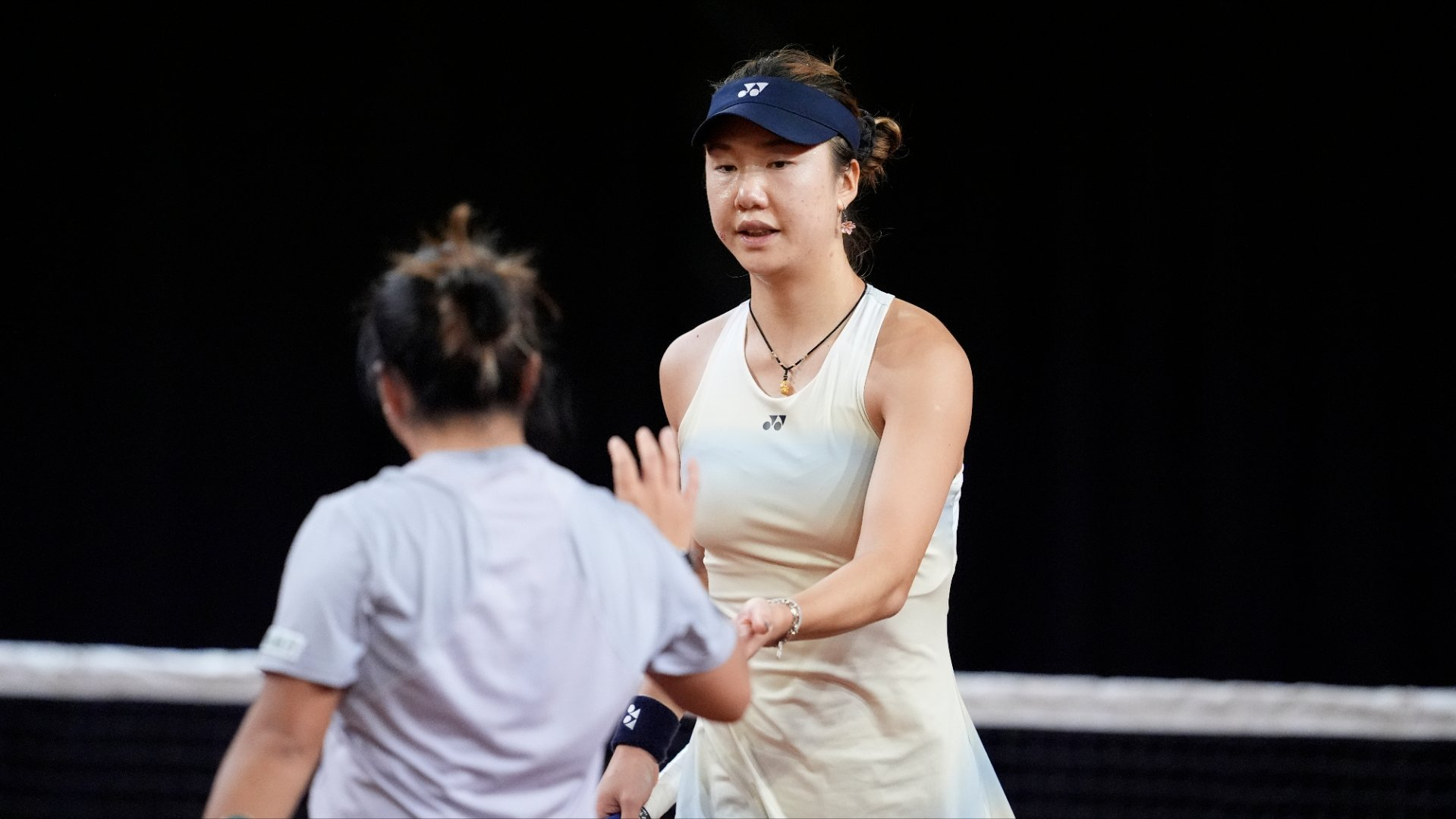 #汤千慧组合晋级鲁昂站8强# WTA250鲁昂站双打首轮，汤千慧/梁恩硕以6-3