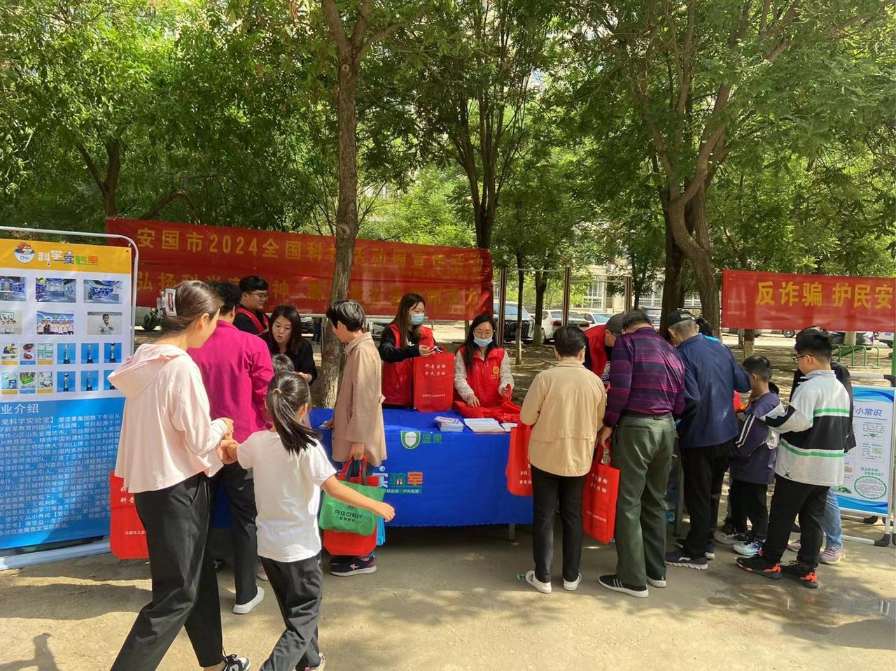 谁上学那会儿没听过天通苑的传说啊，六七十万人挤在8平方公里的600多栋楼里，早高