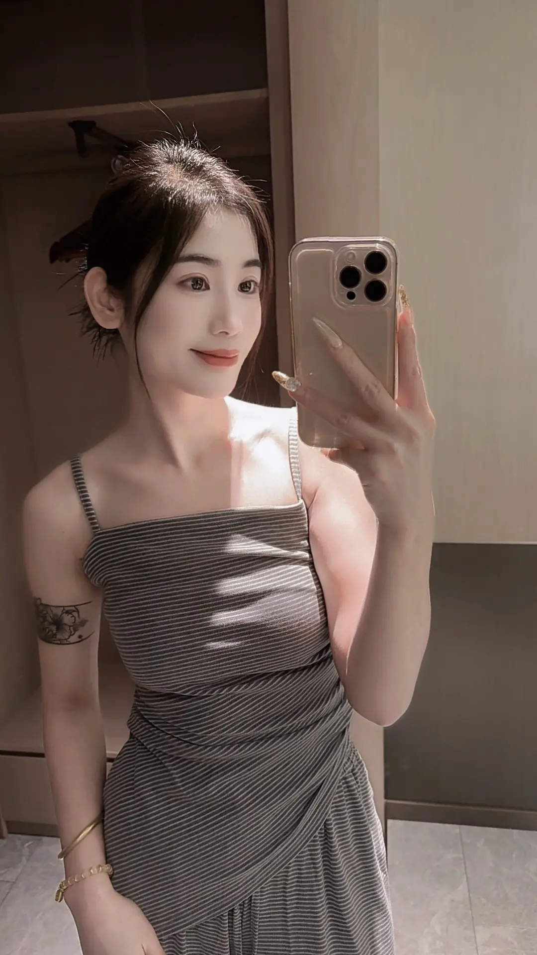 一眼看中的衣服，就像一眼心动的人，念念不忘。 把好看的衣服带回家，是为...