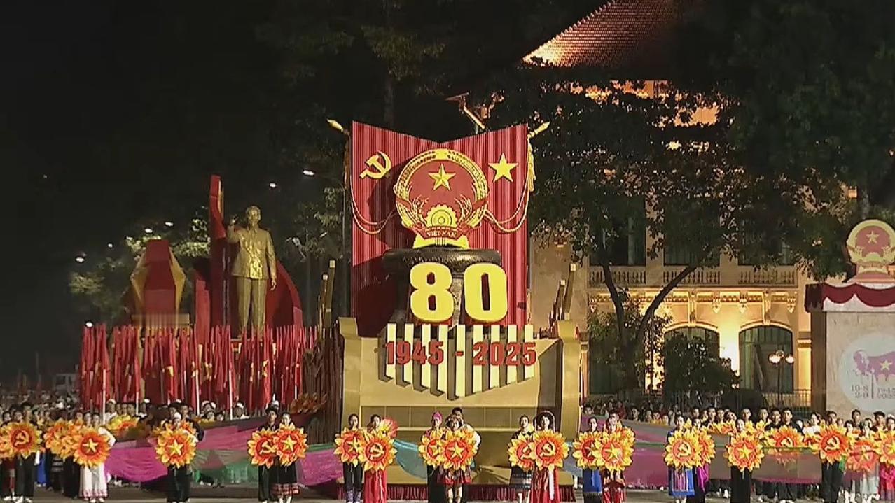 铭记历史弘扬抗战精神——

​兰州岳研会集体组织人员观看“9·3”阅兵式 

大