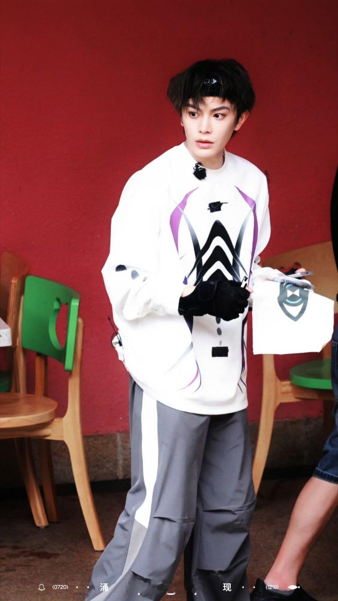 丁禹兮戴发带好青春！ ​​​