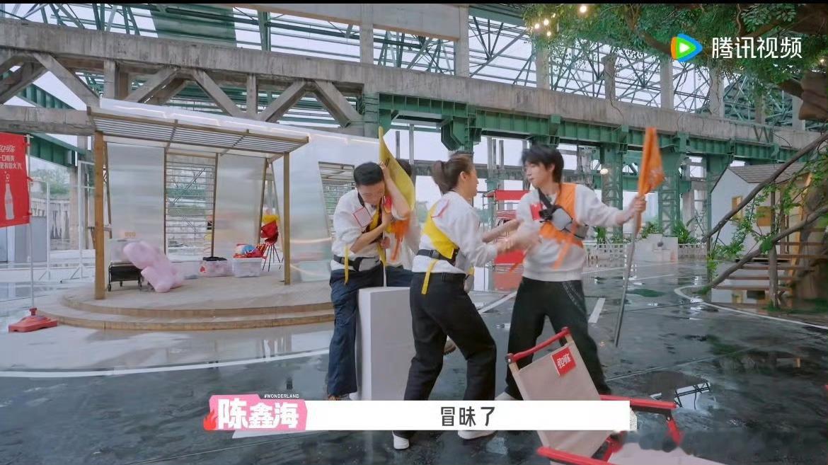 陈鑫海下手前还要礼貌一番陈鑫海嘴上客气下手干脆和嘉宾组队博弈看点十足，陈鑫海始终