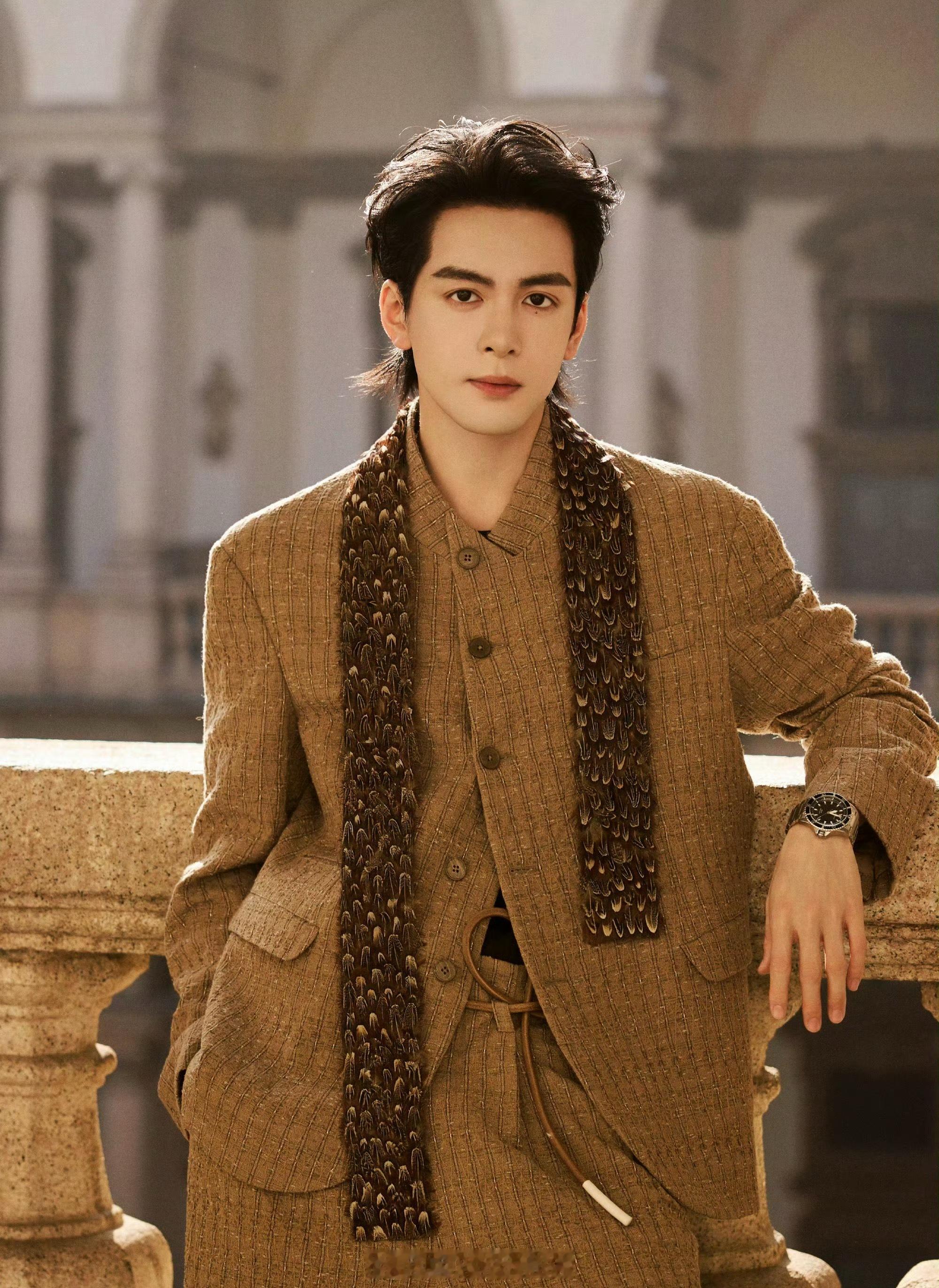 曾舜晞时装周这组硬照完全老钱风松弛感拉满！气质拿捏的刚刚好！