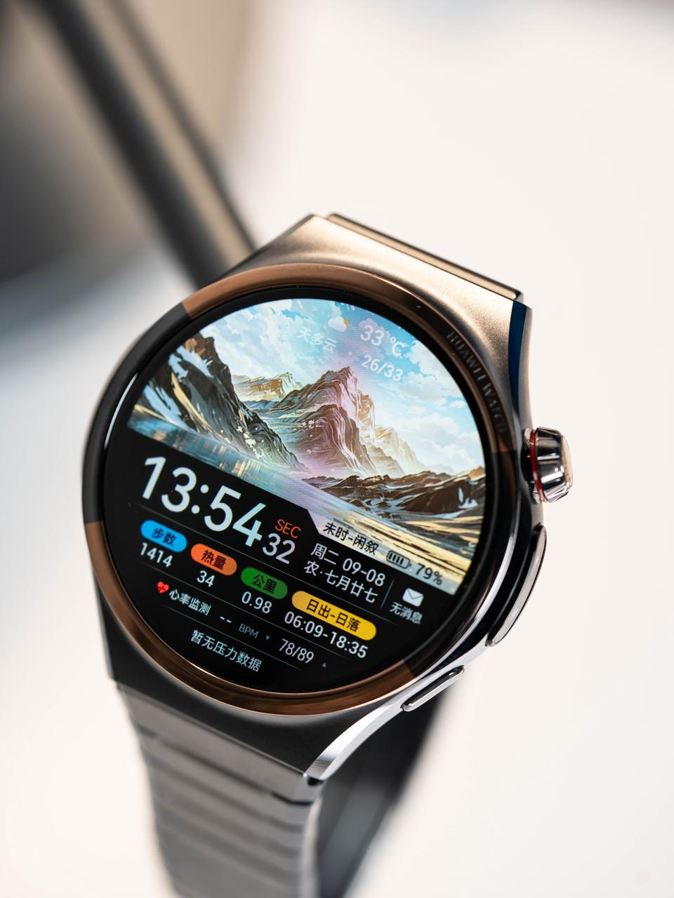 华为Watch GT6 Pro太空探索，这个侧边的滚轮都有小巧思，细！太细了！而