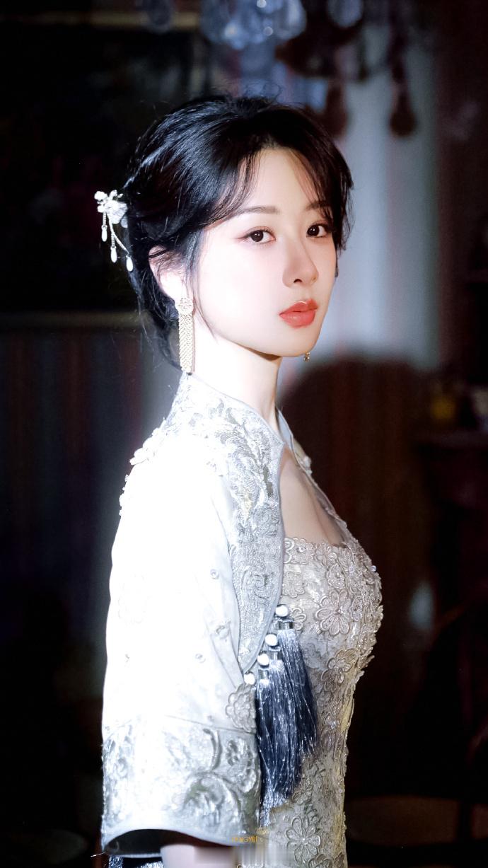 杨紫[超话]杨紫玉兰花开君再来 yz杨紫董竹君 生活就该有阳光，有鲜花，还有温柔