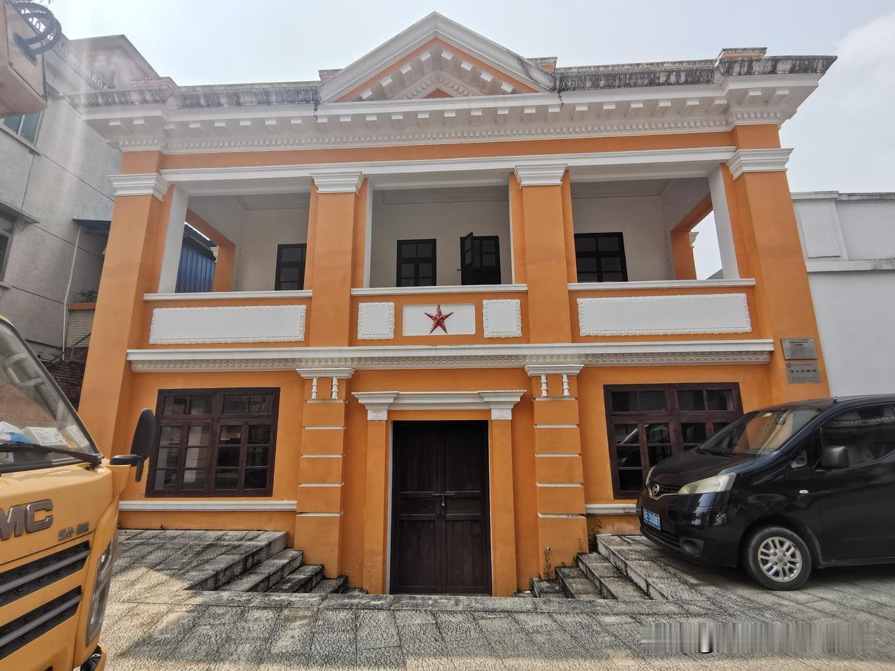 三水河口车仔路北堤段欧式建筑风格的三水旧邮局，始建于 1920 年，最初位于县城