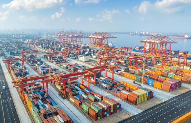 欧盟想跟中国耍横，结果高层一句“谁来扛中国的反制”，全场24国代表瞬间成了哑巴。