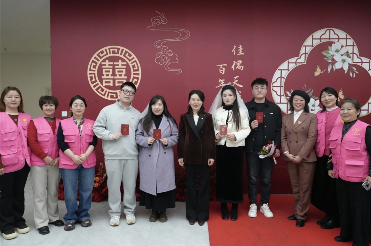 郑州：工会“红娘”见证60对职工新人喜结连理