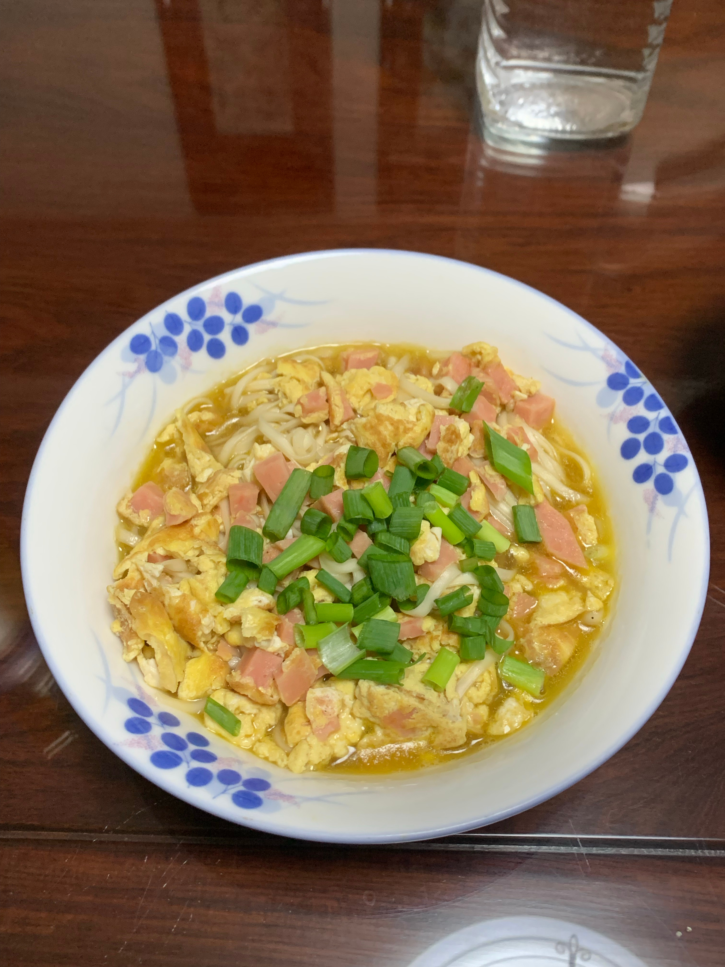 评价一下主播自己煮的鸡蛋面[挤眼] ​​​