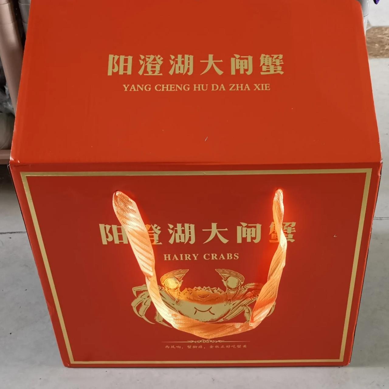 不知道是不是我的错觉，总觉得今年大闸蟹热度有所降温。
原来，总有同事朋友邀着一起