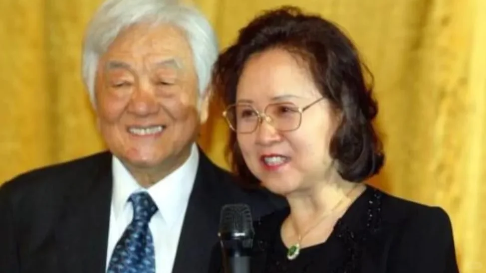 《琼瑶悼亡夫：不如归去的深情眷恋》 一周前，琼瑶以一句“不如归去”悼念...