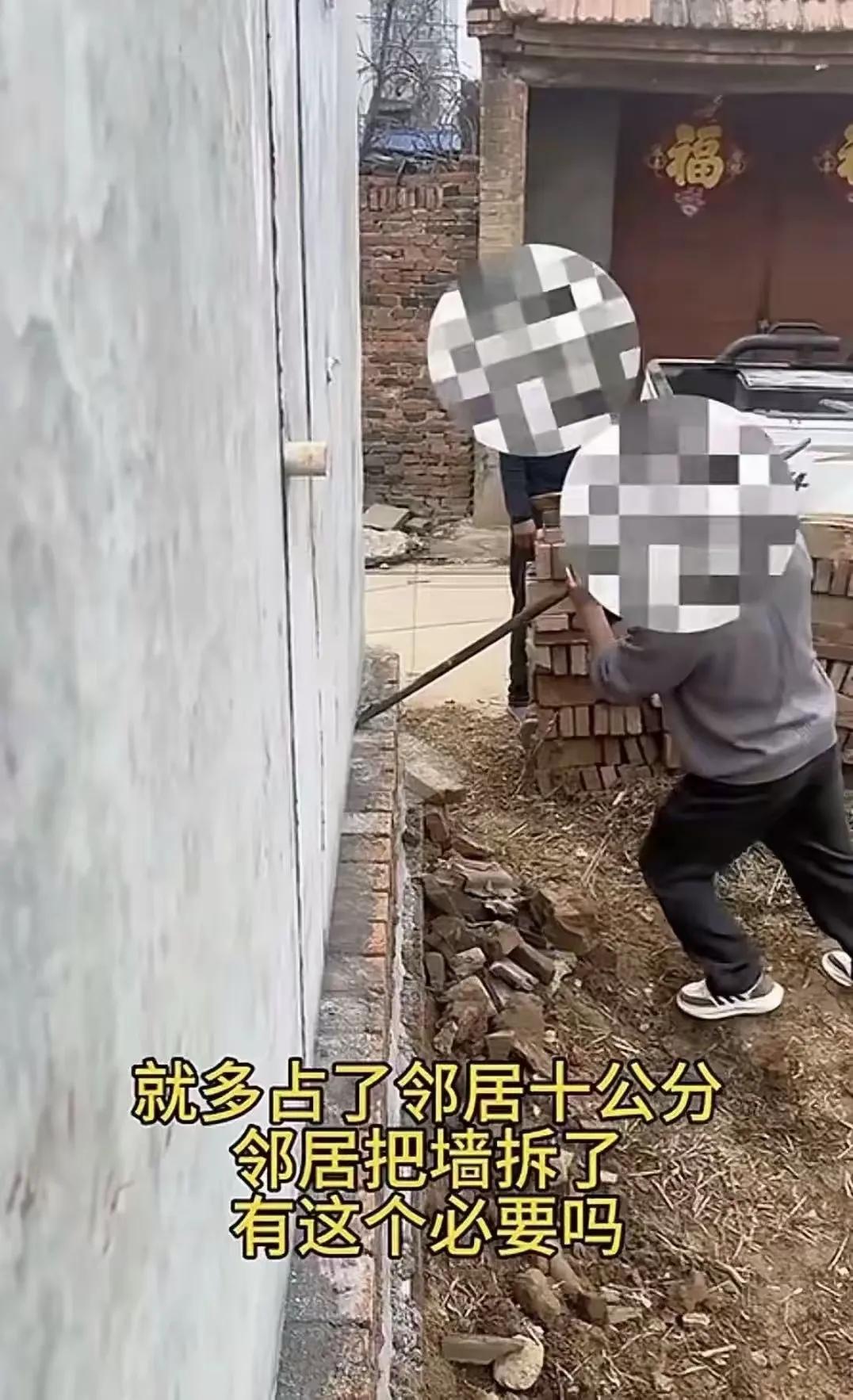 宅基地占地纠纷评析：不是邻居斤斤计较，是男子越界在先
一、整件事的核心错方：建房