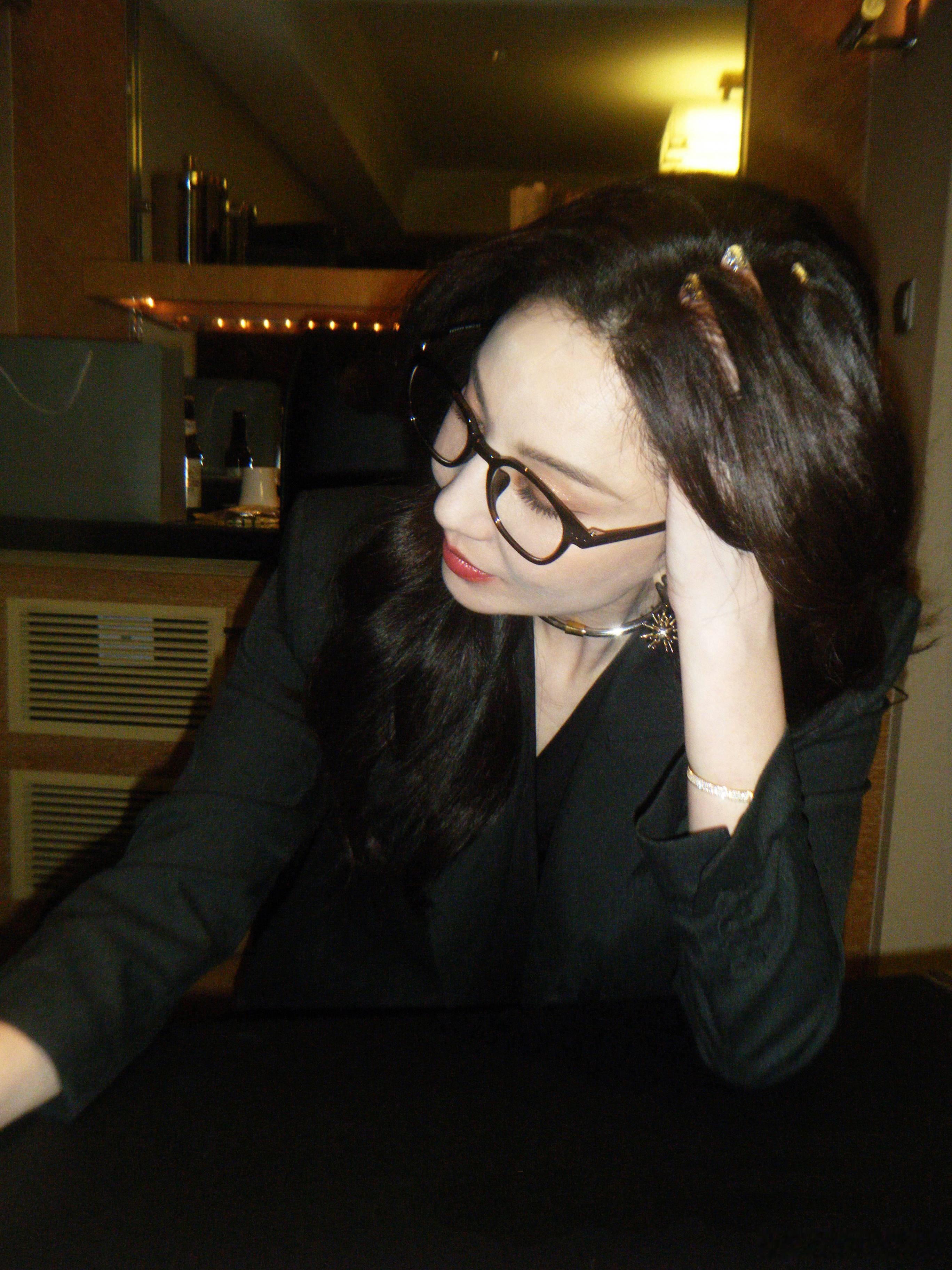 郑希怡我少女时代的恋姐癖郑希怡对人的致命吸引力从未消减，不管过去多少年都始终保持